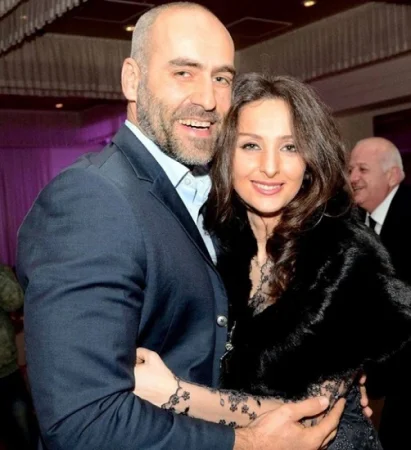 ”ახლა ვზივარ და ვტირი, ბავშვებმა ჯერ არ იციან, რომ მამა შეიძლება აღარ ჰყავდეთ…” – ნახეთ დავით ქაცარავას მეუღლემ სულისშემძვრელი განცხადება გააკეთა