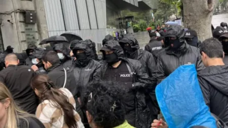 პოლიციამ მეტროსადგური „თავისუფლების მოედანი“ დაკეტა – რა ხდება ადგილზე?